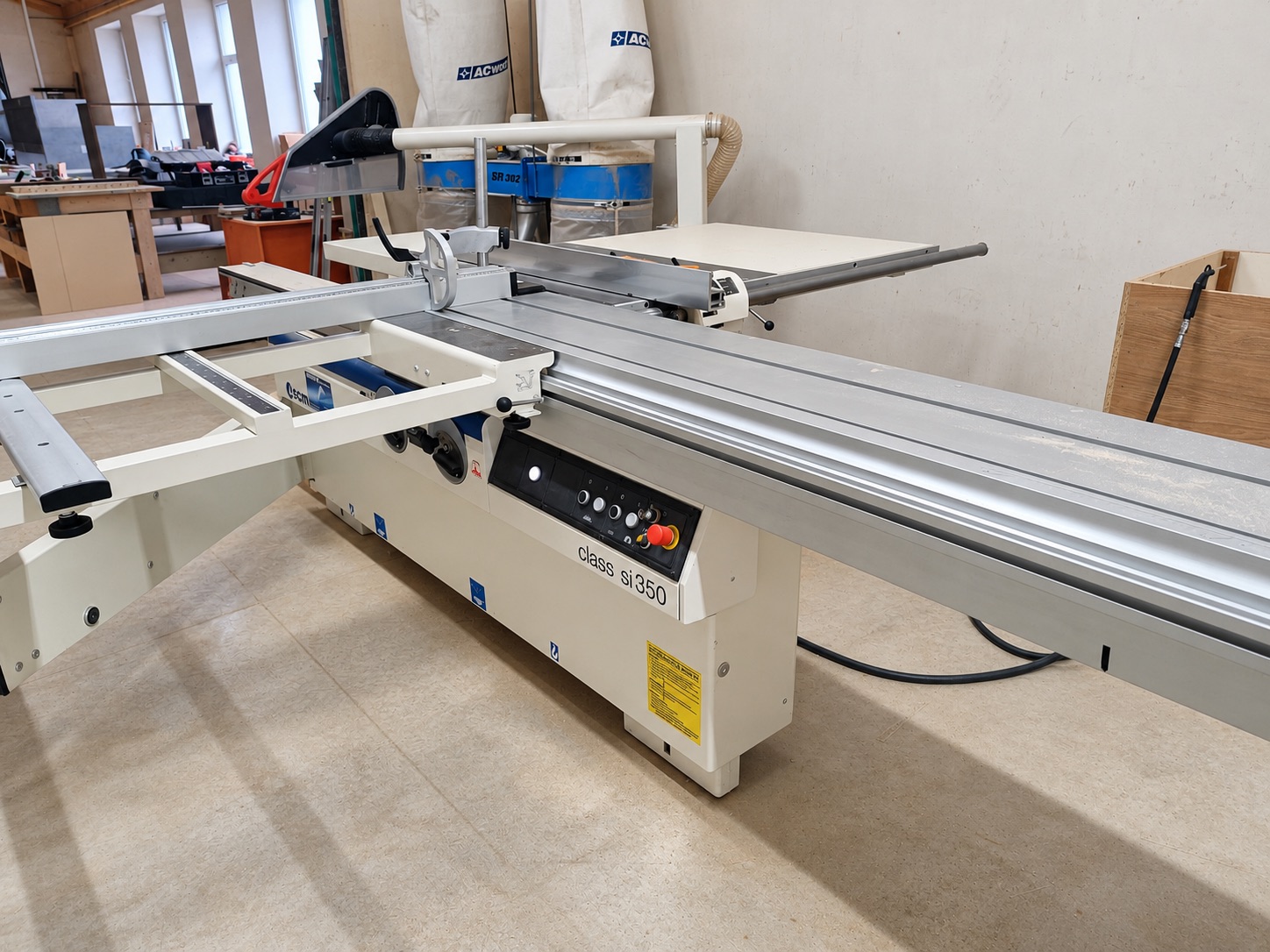 Formátovacia píla SCM Class si350 vo výrobnom priestore